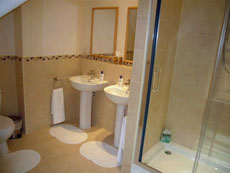 Buenos Aires En-Suite Bathroom