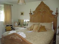 The Garth Bedroom Photo 3