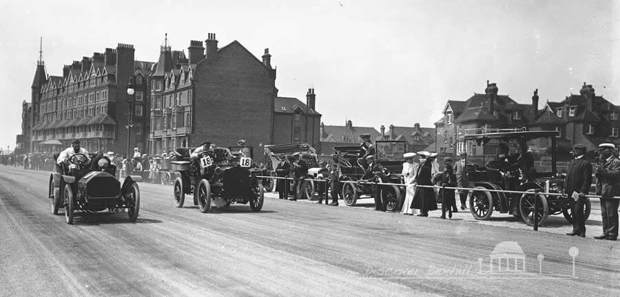 Two cars racing in 1902